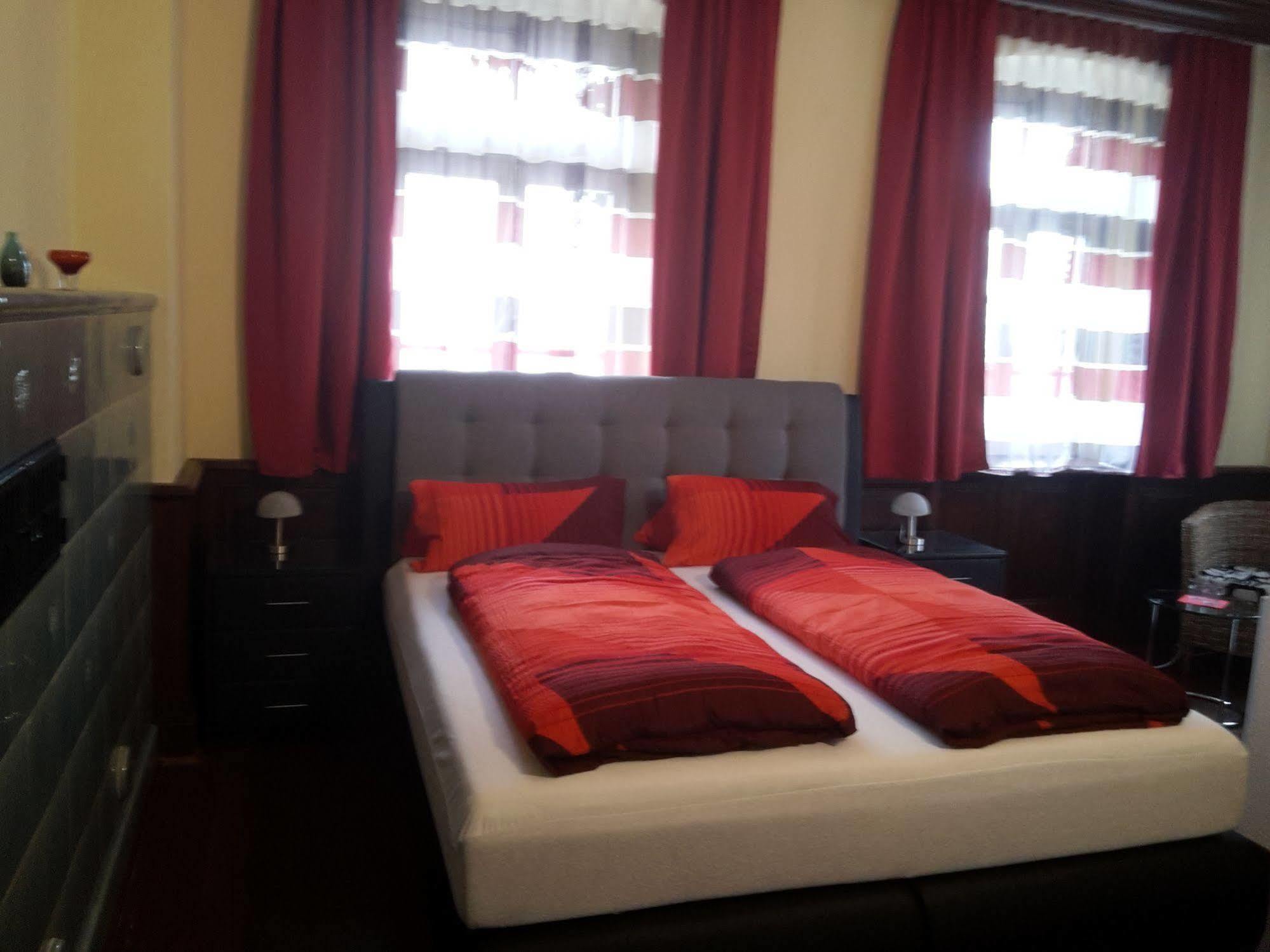 Hotel Zum Schwanen Лаймен Екстериор снимка